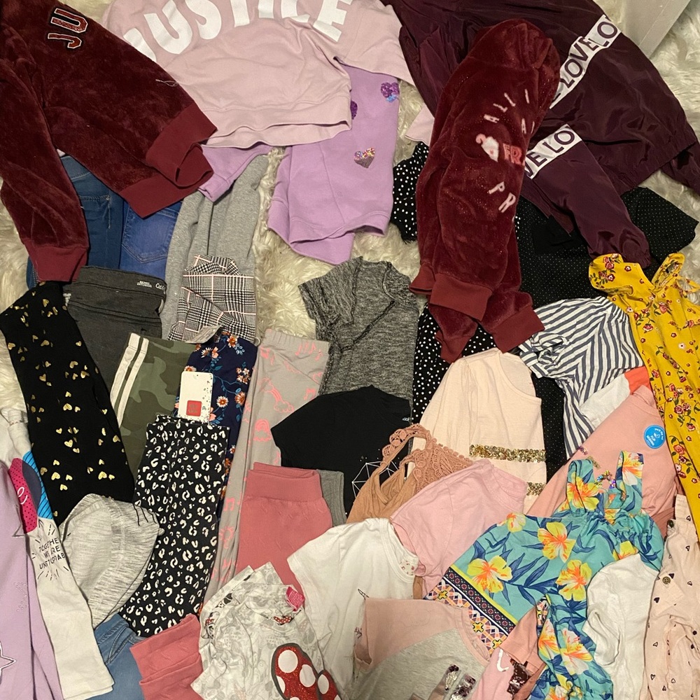 Over 25 pieces of girls clothing